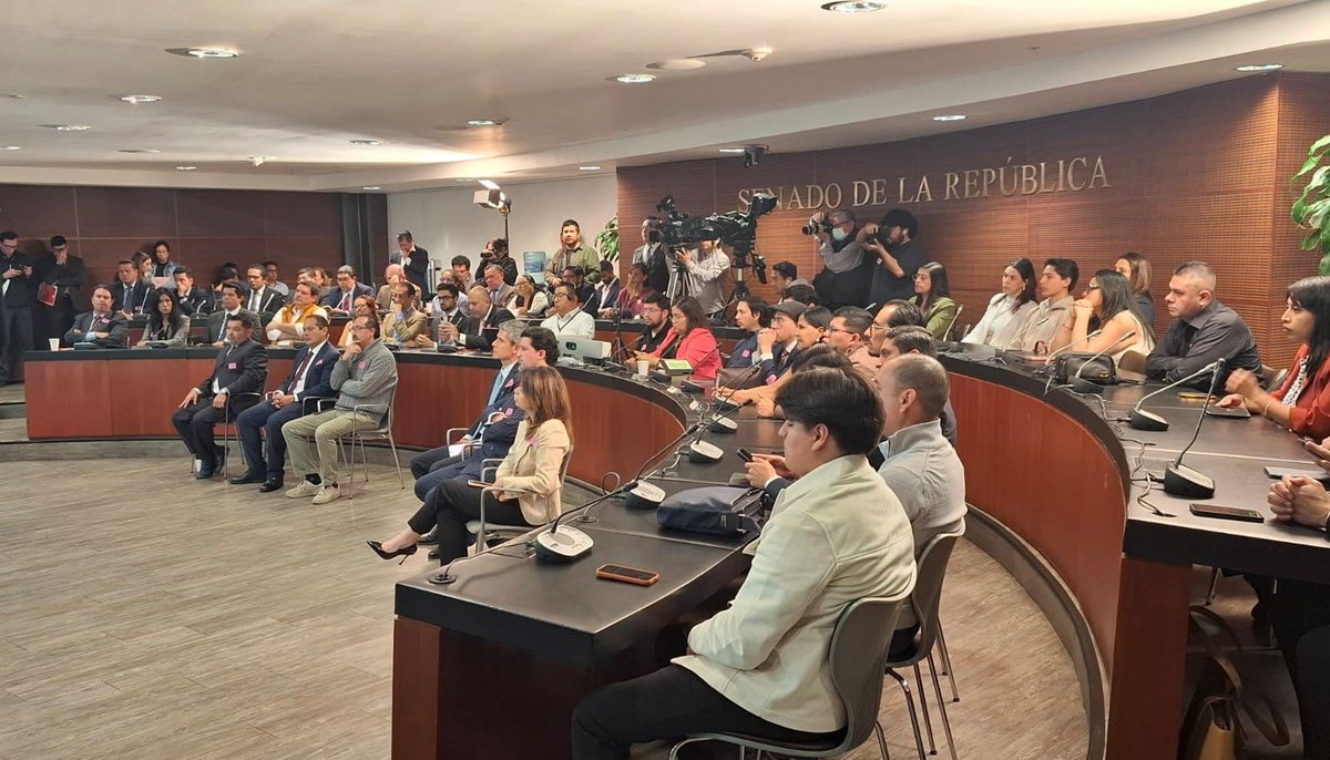 Asoc_InternetMX's tweet photo. El día de ayer, la Asociación Mexicana de Internet celebró la Toma de Protesta del Consejo Directivo 2026. En el protocolo, nos acompañó el senador Rolando Zapata Bello, Presidente de la Comisión de Inteligencia Artificial del Senado de la República, la apertura del evento https://t.co/aTfbSCqmcn