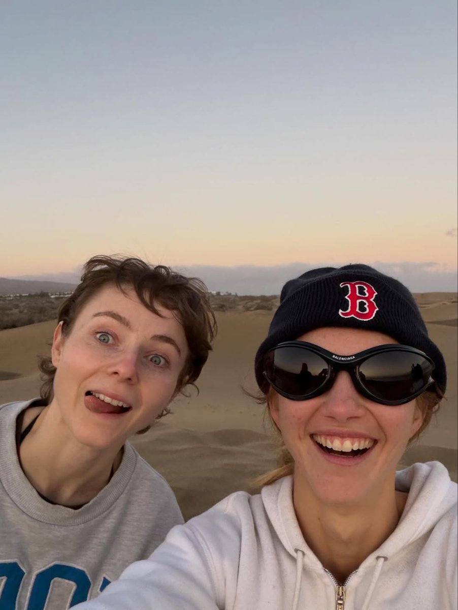 thomasinarchive's tweet photo. Thomasin McKenzie with Chloe East in Spain

via @/chloeeast IG https://t.co/yKMKgPYtxC