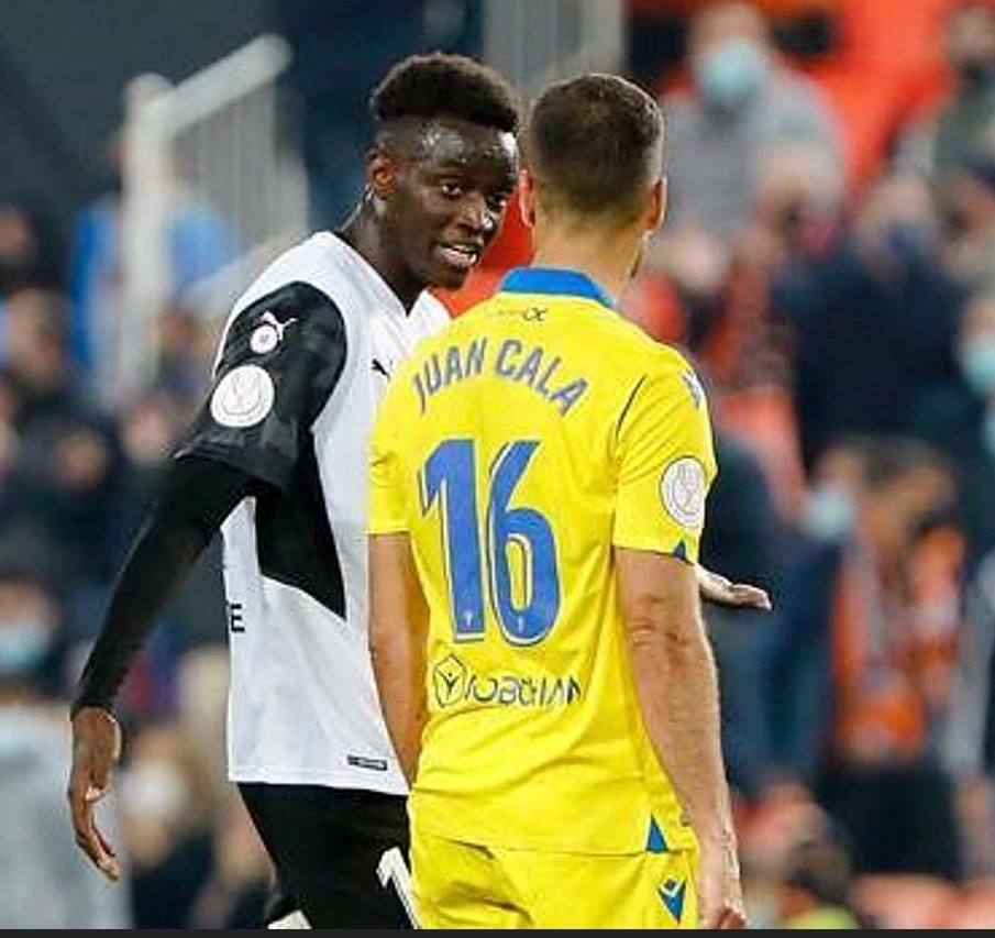 Nadaguay's tweet photo. Espero que se castigue al jugador del Benéfica con la misma dureza que al jugador del Cádiz en el caso de Diaka...

Los medios Mesetarios nos muestran una vez más su doble moral... https://t.co/ddRwhnnUlx
