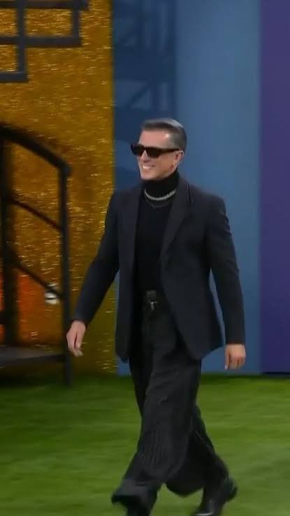 Sergio Mayer pidió licencia como diputado de Morena para entrar a la mierda esa Casa de los famosos, se va a perder las discusiones por las 40 horas y la Reforma electoral por ejemplo. ¿De qué sirve para el proyecto un pendejo así? Pónganse chingones <a href="/DiputadosMorena/">Tus Diputadas y Diputados Morena</a>