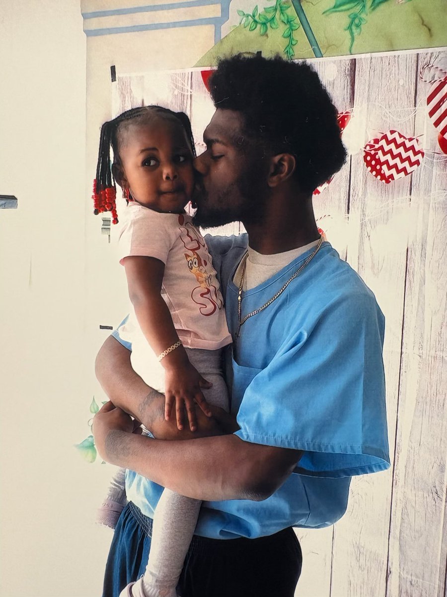 BIGkBLEACH's tweet photo. I got to spend valentines with my baby girl I love you Da’Sanii 💙 https://t.co/JhbXCFy7OH