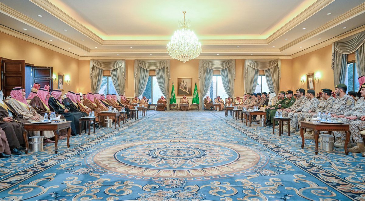 سمو #أمير_منطقة_تبوك.  الأمير #فهد_بن_سلطان_بن_عبدالعزيز 
وبحضور سمو نائبه يستقبل رؤساء المحاكم ومدراء الإدارات الحكومية والمواطنين المهنئين بشهر  #رمضان  المبارك ويقيم سموه مأدبة افطار بهذه المناسبة