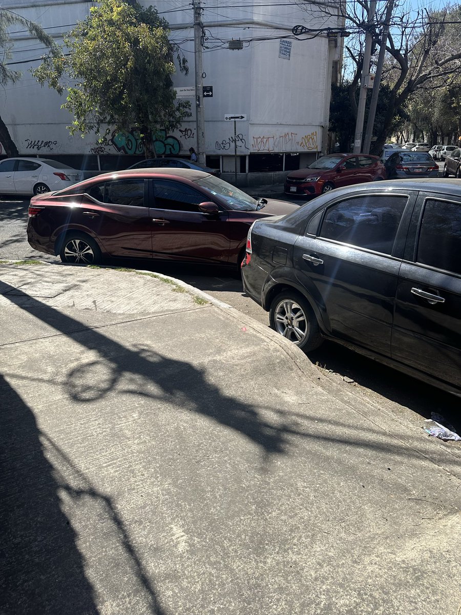 alevazro's tweet photo. @TlalpanAl aquí más fotos de la obstrucción de las 4 esquinas en el cruce de Juan de Dios Batiz y Tepepan col ToriellonGuerra https://t.co/IGgBwfFOk6
