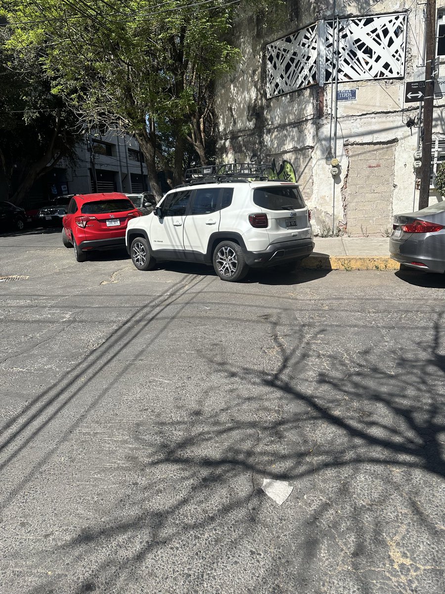 alevazro's tweet photo. @TlalpanAl aquí más fotos de la obstrucción de las 4 esquinas en el cruce de Juan de Dios Batiz y Tepepan col ToriellonGuerra https://t.co/IGgBwfFOk6