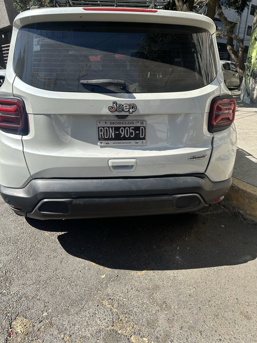 alevazro's tweet photo. @TlalpanAl Buenos días. En cruce de calles Juan de Dios Batiz y Tepepan, en la col Toriello Guerra los coches no respetan las 4 esquinas ni las rampas para personas con discapacidad. Urgen que la grúa accione con esos vehículos. https://t.co/5P6RNtoUO8