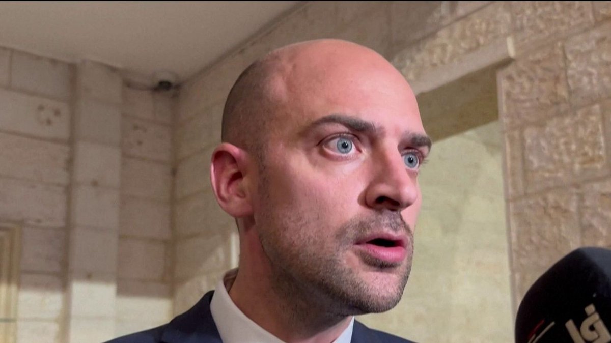 🇫🇷🌍- Un collectif international de plus de 150 anciens diplomates, ministres et ambassadeurs accuse Jean-Noël Barrot de diffuser de la désinformation.

Sur ordre de Caroline Yadan, le ministre des Affaires étrangères français avait relayé des fake news visant Francesca Albanese.