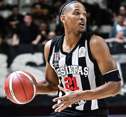 Anthony Brown, Jason Rich'in Şubat 2019'da yine Tofaş'a 30 sayı attığı maçtan bu yana Türkiye Kupasında 30+ sayı atan ilk oyuncumuz oldu. 

2025/26 Beşiktaş 100-91 Tofaş, Anthony Brown 30 sayı
2018/19 Beşiktaş 89-83 Tofaş, Jason Rich 30 sayı
