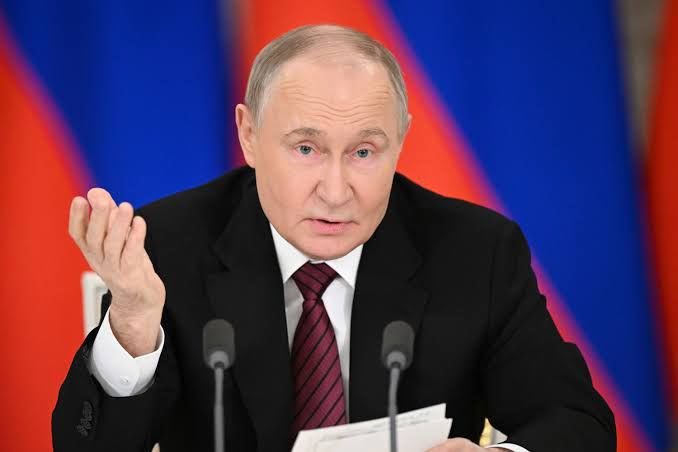 Rusya Devlet Başkanı Vladimir Putin:

"Teröristleri affetmek Tanrı'nın işi, benim işim onları Tanrıya göndermek."