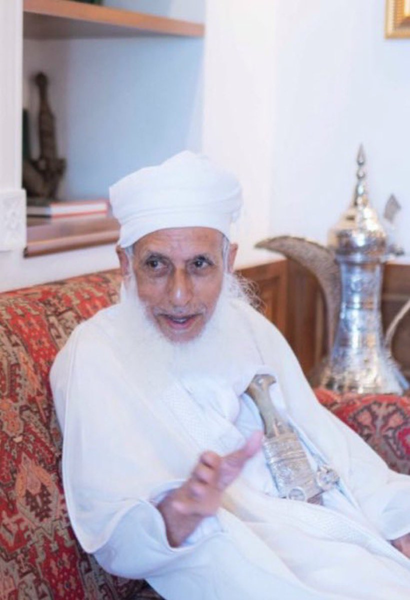 UFAQ_OM's tweet image. 📌بمناسبة حلول شهر رمضان الكريم 

•كـل عام وسماحة العلامة #الشيخ_احمد_الخليلي  بخير وصحة وعافية، سائلين المولى عز وجل أن يعيدة على سماحته أعواما عديدة وأزمنة مديدة.