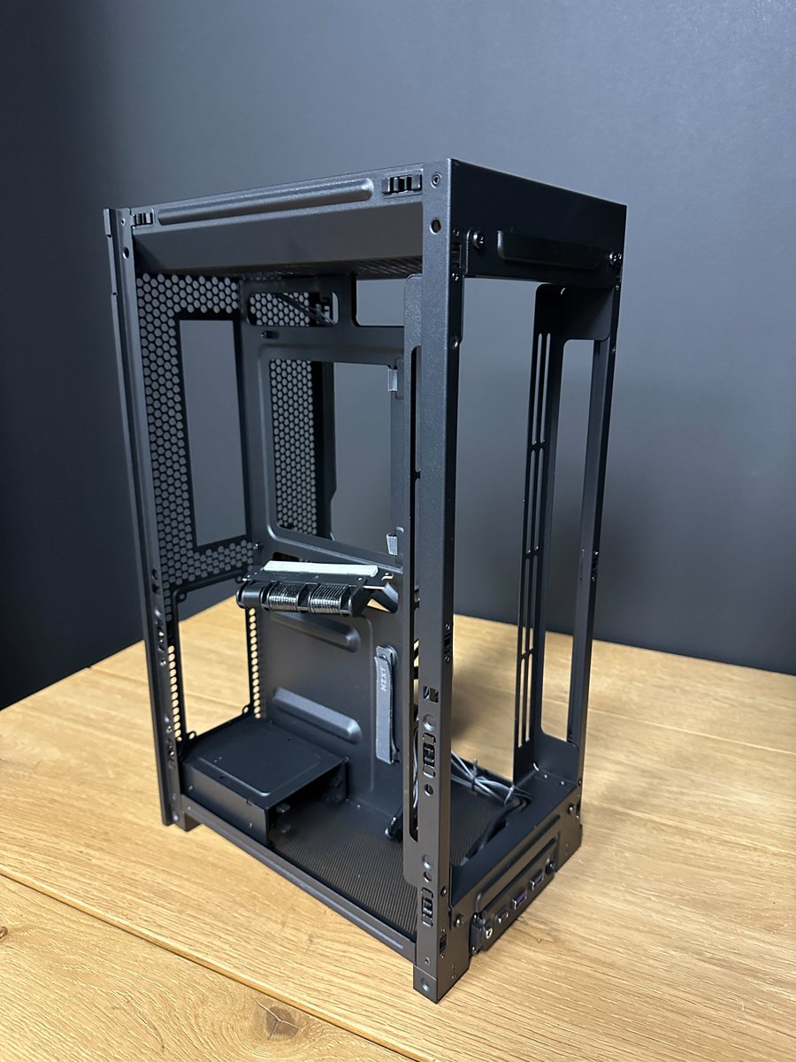 NZXT's tweet photo. NAKED H2 FLOW MINI-ITX CASE
NAKED H2 FLOW MINI-ITX CASE
NAKED H2 FLOW MINI-ITX CASE

Get a fully-dressed one here: 
https://t.co/H31hvky4bU https://t.co/vZ8mDUlVaY