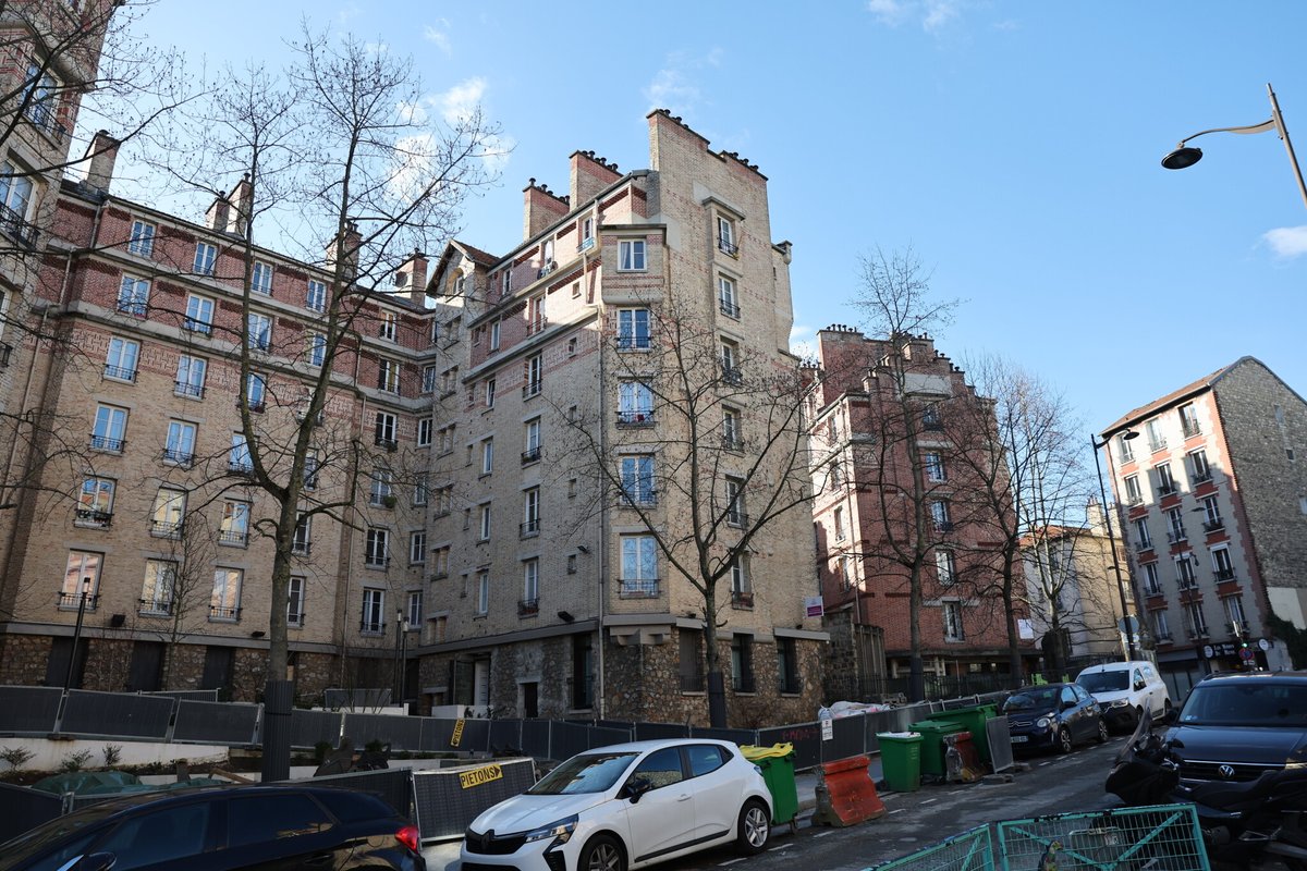 le_Parisien's tweet photo. Argent détourné de Paris Habitat : silence chez les élus

Trois adjoints proches d’Anne Hidalgo siègent au conseil d’administration du bailleur social. En 2025, ils ont été destinataires d’alertes de la CFDT, abordant de possibles surfacturations.

➡️ https://t.co/bqTJv4jS1b https://t.co/XlZhzqnPTb