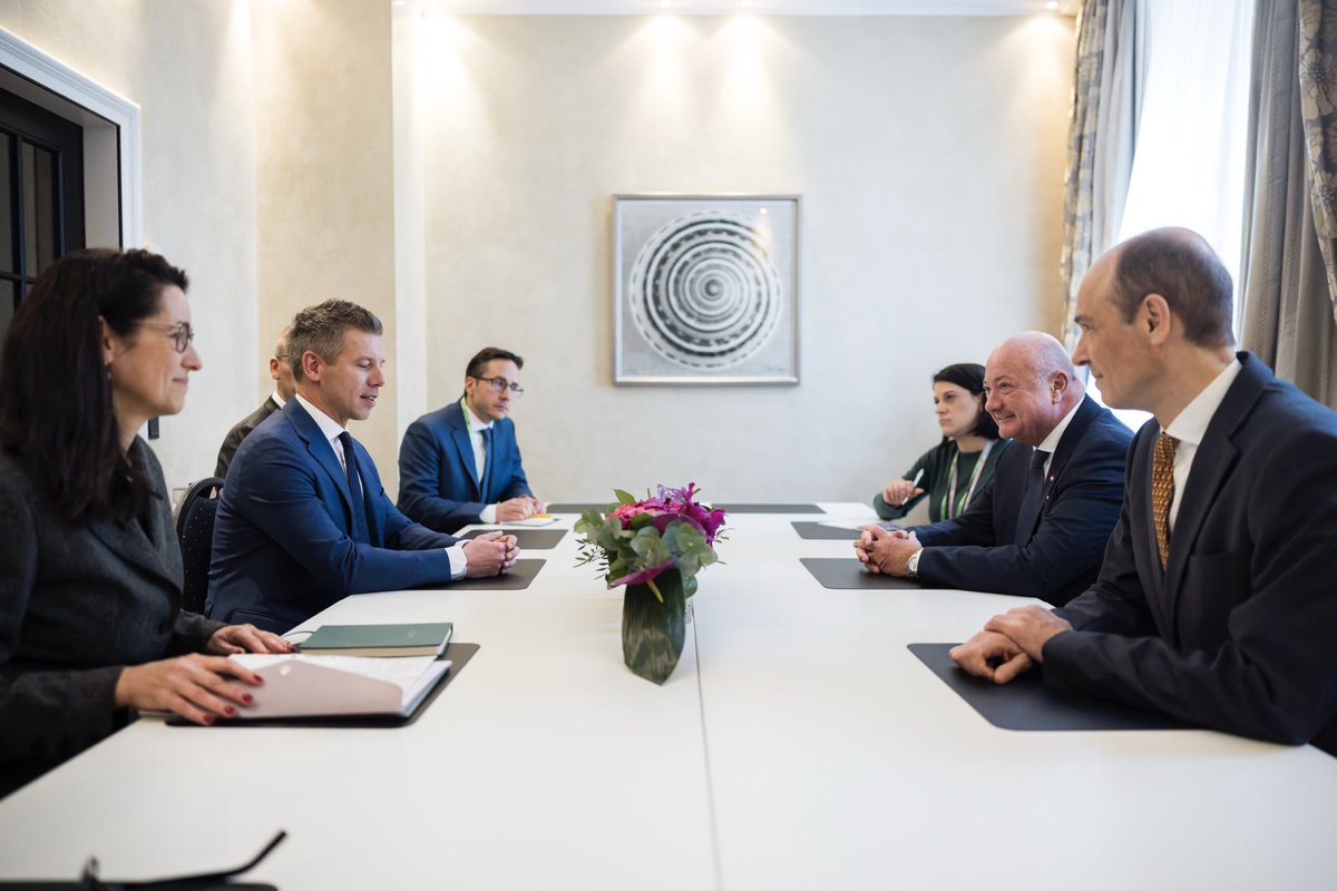 Anita Orban tweet media