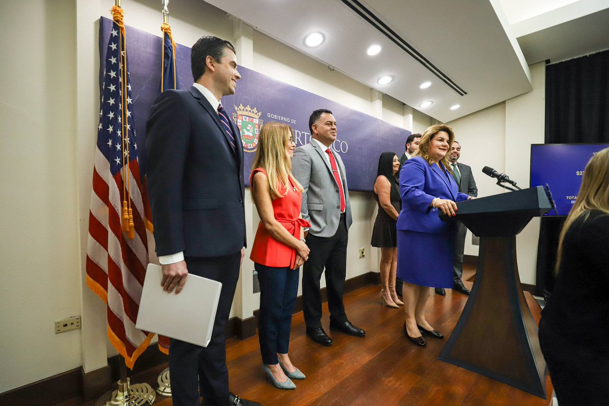 Jenniffer's tweet photo. Hoy, desde @lafortalezadepr anunciamos la expansión de Carelon Global Solutions en nuestra isla, con una inversión de sobre $27.5 millones y la creación de 650 nuevos empleos en San Juan y Mayagüez.

Este proyecto fortalece el desarrollo económico, impulsa oportunidades fuera del área metropolitana y reafirma que Puerto Rico sigue siendo un destino confiable para la inversión global.