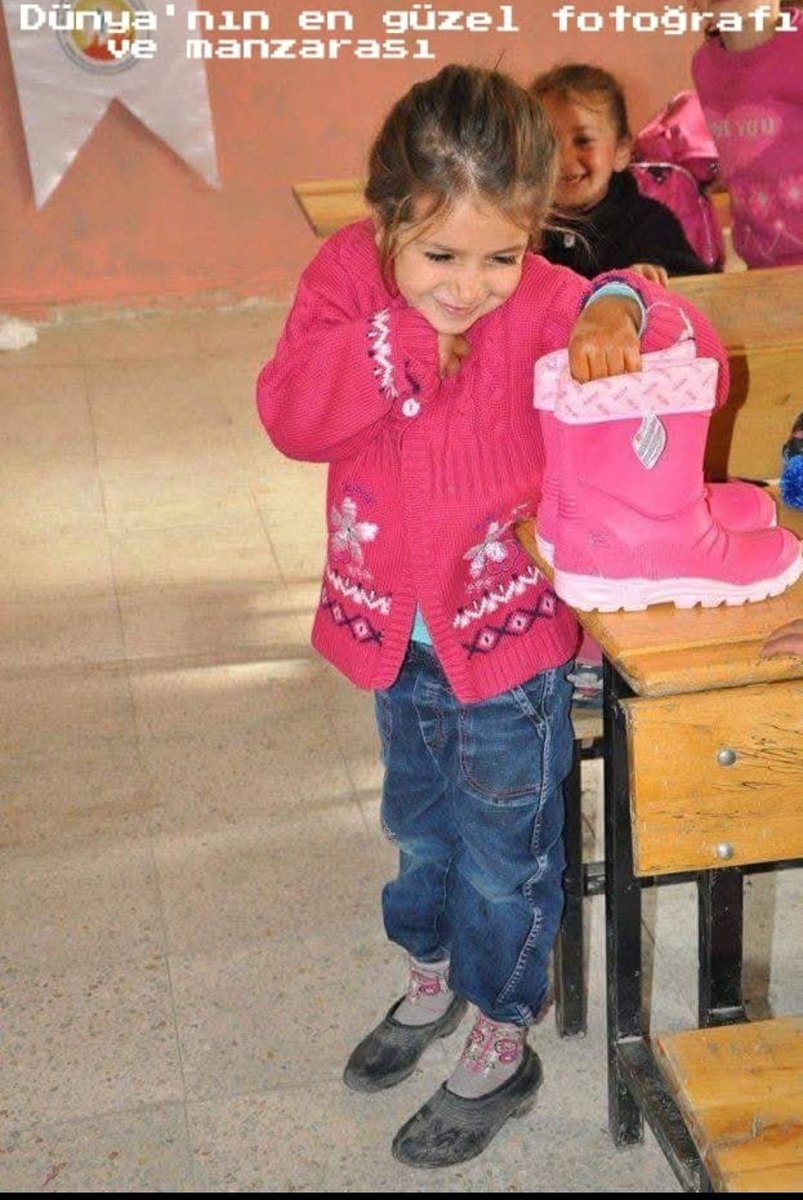 Daha az gürültü, daha çok şükür,daha az kırgınlık, daha çok merhamet.. 
Bu mübarek günlerin hatrına Rabbim tüm İslam alemine huzur ve saadet getirsin 
Yokluğunu hissettiğimiz herşeyin varlığında kıymetini bilmemiz dileğiyle..
Hayırlı Ramazan olsun🌙✨