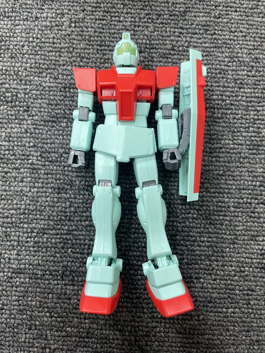 samurai_tomo's tweet photo. HGのジムの仮組み兼合わせ目消し完了！

接着剤流した後に首の部分のポリキャップの付け方を間違えていたのが判明😭
なんとかポリキャップ引っこ抜いて加工して、なんとか通常のスタイルに😅
危うく首長族のジムになるとこだったw https://t.co/fjDiLHs1HH