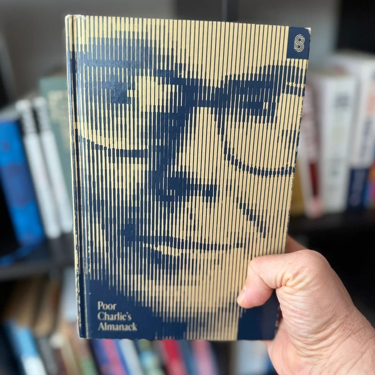 This is The GREATEST BOOK Ever Written.

In this book, Billionaire Charlie Munger reveals his top secrets to success.

Here are 21 of the most notable life lessons from the book " The Poor Charlie's Almanack."

1. Money buys freedom; use it wisely.
2. Do the tough tasks first;