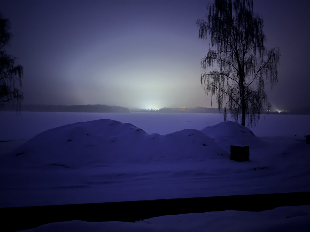 koehlhel's tweet photo. Sometimes peace feels like a light in the distance 🌙❄️

#photography #wintermood #quietmoments https://t.co/R9Z8LpPdG2