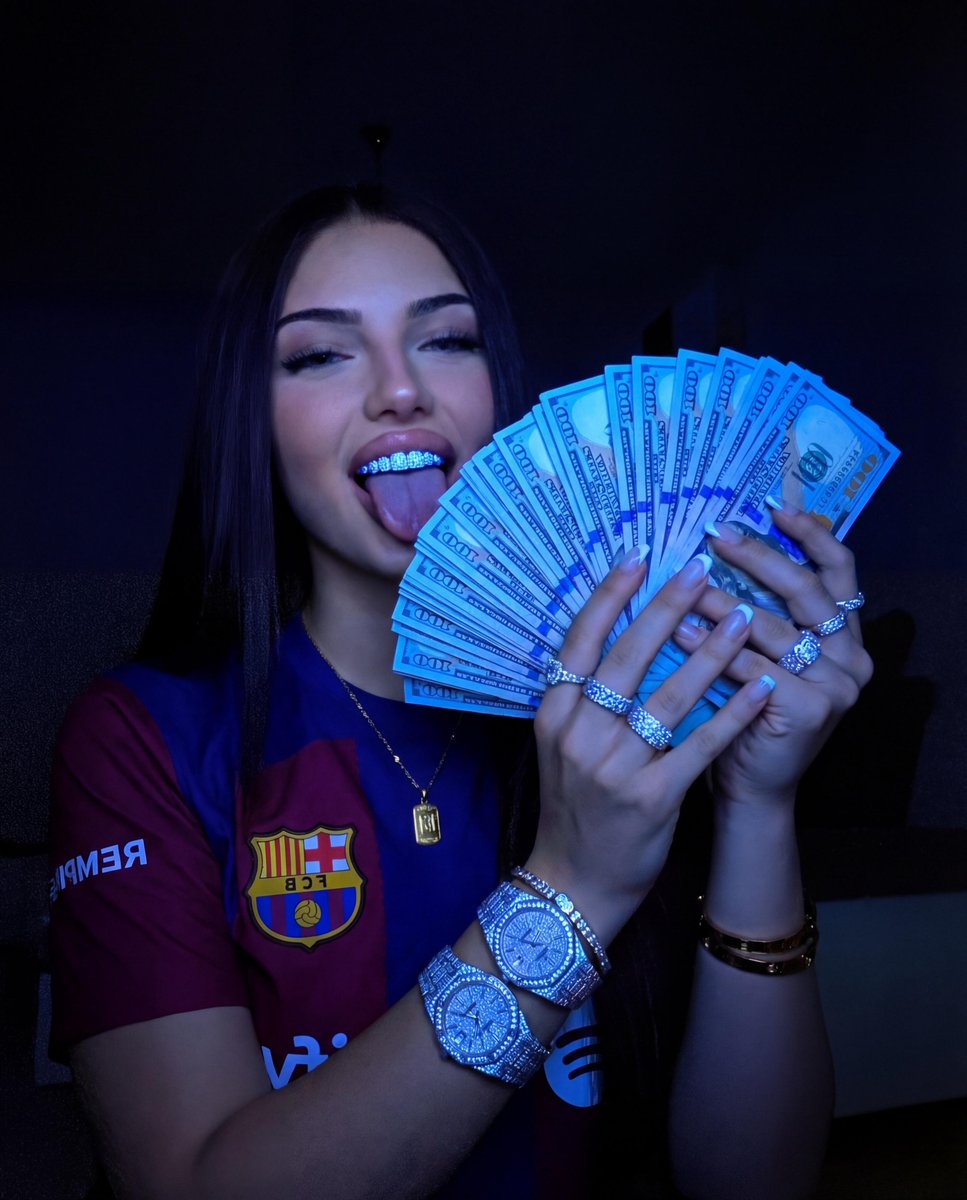lovemecami_'s tweet photo. despues de +14M views y un expose en menos de una semana no voy a estirar + el chicle

os dejo en la bio una guia paso a paso para que podais crear una modelo como la mia y sacar unas perras a
salidos, el negocio del siglo 21 💰

y doy unos tips d regalo a los que den ♥️ al tuit https://t.co/IZ5rBPCt81