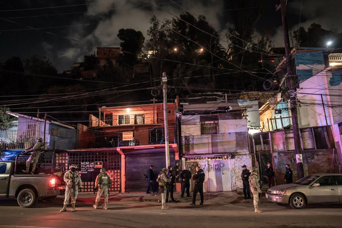 Un hombre fue asesinado a balazos cuando se encontraba al interior de un domicilio del Cañón Palmeras. 

Más información ➡️ tinyurl.com/wv5p6uph

#Policiaca #Seguridad #Violencia #Tijuana