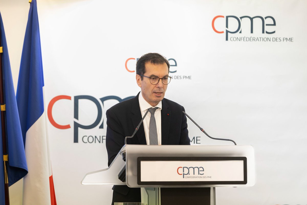 CPMEnationale's tweet image. Aujourd'hui @AmirRT a reçu le ministre @JPFarandou  au Comité dir. confédéral #CPME pour échanger sur la directive transparence salariale. 
Objectif partagé de renforcer l'égalité salariale mais sa mise en oeuvre ne doit pas générer complexité et insécurité pour les #PME