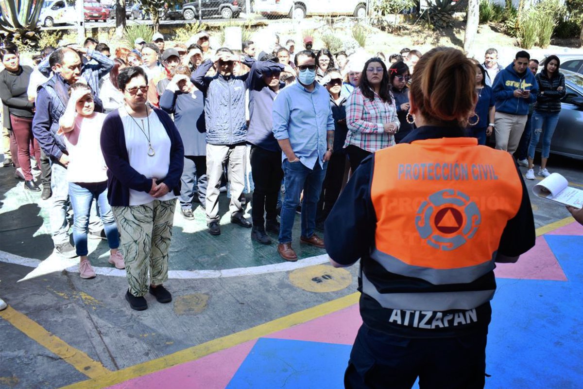 AtizapanZSAPASA's tweet photo. Este Organismo participa en el #PrimerSimulacro por #Sismo 2026 siguiendo los protocolos establecidos por Protección Civil y las autoridades correspondientes. 💧
#LaPrevenciónHaceLaFuerza
#SigamosCreciendo
(1/2) https://t.co/6zACdfAwEZ