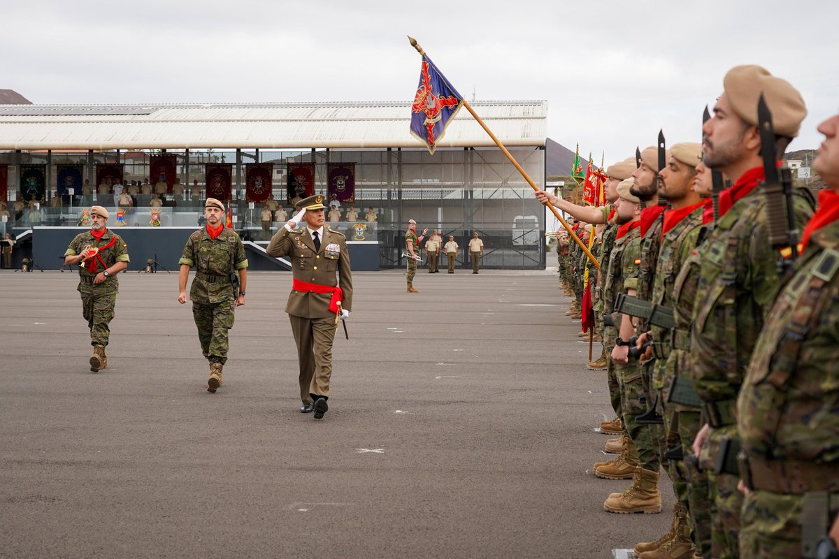 La Brigada “Canarias” XVI ha despedido hoy al general Ricardo Esteban tras su ascenso a general de división. El acto, presidido por el teniente general Julio Salom, contó con la participación de todas las unidades de la Base GAR. ¡Servicio, Sacrificio y Valor! <a href="/MCANA_ET/">Mando de Canarias</a> 🇪🇸