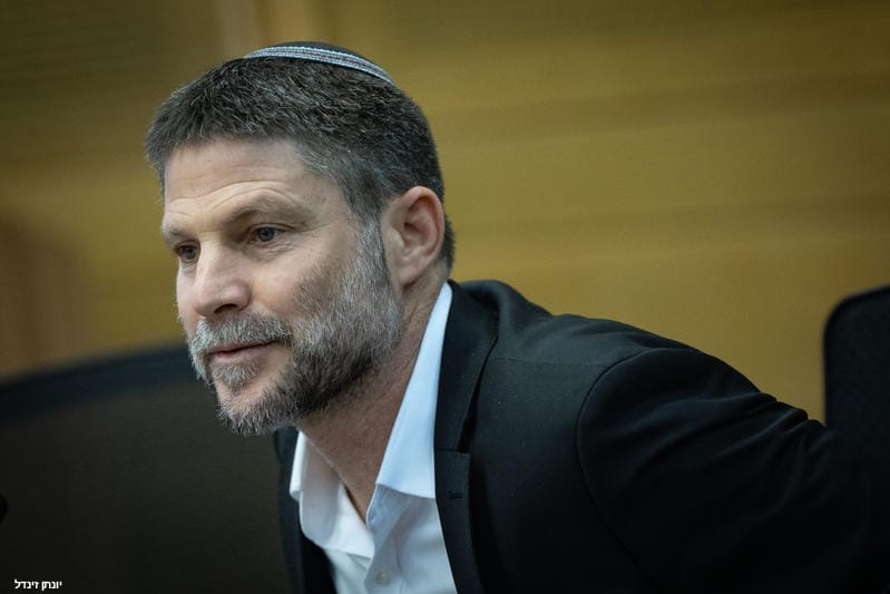 אלה שלושת האנשים שאחראים על המהפכה האמיתית שקרתה ביהודה ושומרון ב3 שנים האחרונות,
לא דיבורים, עבודה עמוקה בתוך המערכת,
כניסה למשרד הביטחון, למינהל האזרחי, למנגנוני התכנון והקרקעות.

שינויי מדיניות שהיינו תקועים בה שנים. הסדרת אדמות מדינה, קידום תוכניות, יצירת מציאות חדשה בשטח.