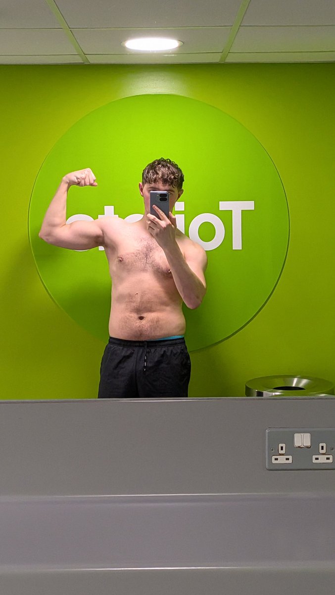 MichaelMcKenzee's tweet photo. Also a non bruised bicep flex https://t.co/jWI4Cgl9Z4