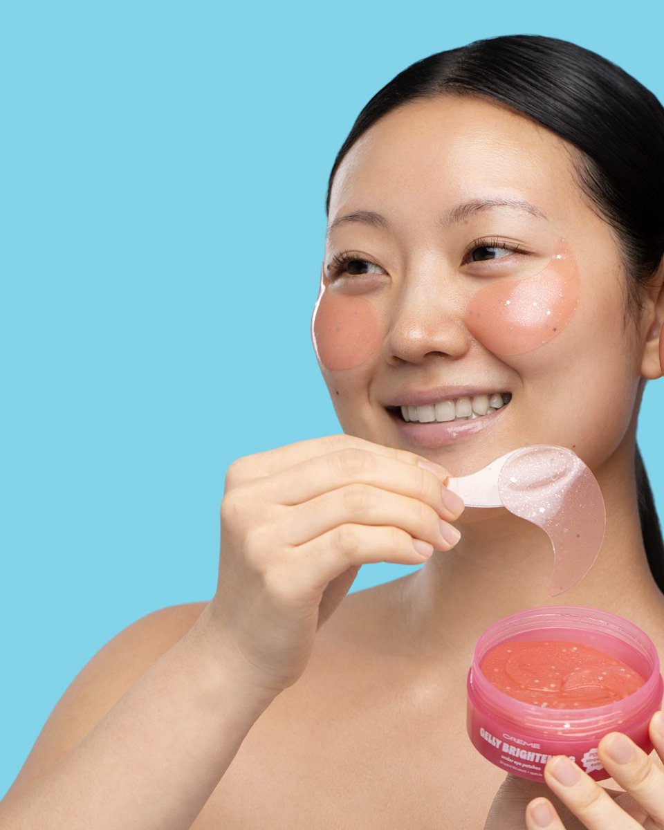 TheCremeShop's tweet image. the creme shop FIRST ever PRDN gelly under eye patches are here to cool, soothe, and serve main-character energy—because tired eyes aren’t on the agenda 💖 ONLY available @ultabeauty !

#thecremeshop #newcollection #PDRN