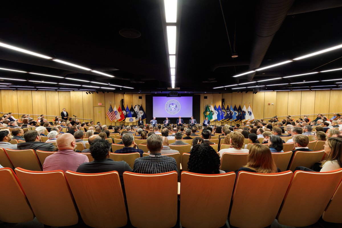 DNIGabbard's tweet image. Last week, I had the privilege of sitting down with @ODNIgov leaders and teammates during our leadership town hall series. I always enjoy and appreciate these opportunities to share updates and ensure mission clarity, answer questions and receive feedback from the team, making