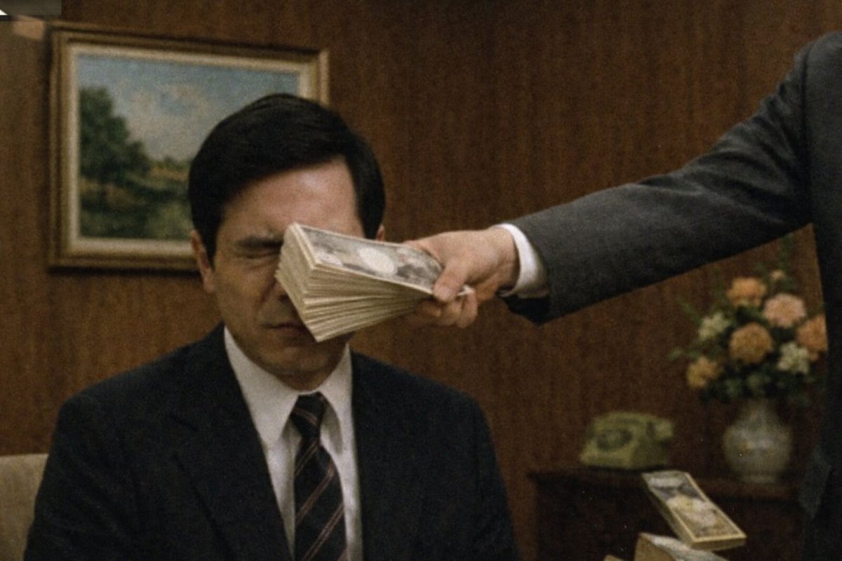 Hsiu454147's tweet image. RT @SK_9558: 大金をそのまま誰かに渡すと贈与税かかるけど、その札束でビンタして慰謝料として渡すと非課税になるので合理的って話を聞いて不覚にも笑ってしまった