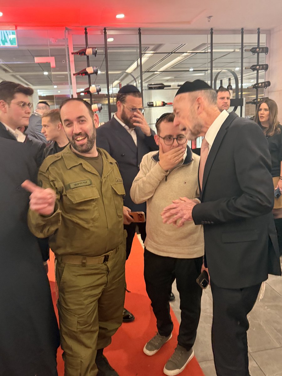 yaakov_hershko's tweet photo. ח"כ מקלב הגיע להשקת אפליקצית 'הפרגוד' של יענקי קצבורג בליווי עוזרו דוד וורצמן, שהגיע על מדים ישר מהמילואים https://t.co/gtzgKTIb1I