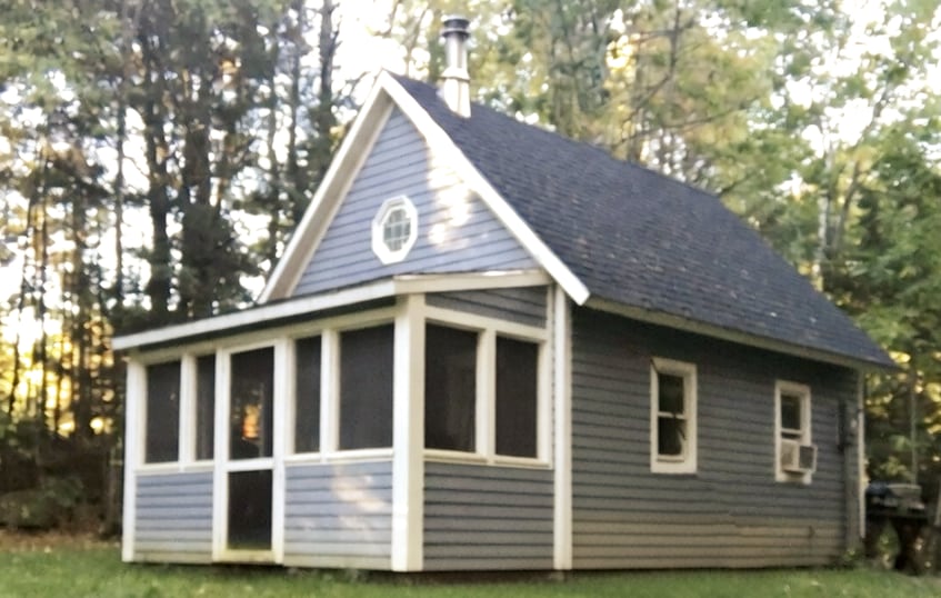 TheTinyHouseGuy's tweet photo. @HustleBitch_ I have been living in a 250sf tiny house for over 10 years. Its the best decision I ever made! Wish I had a larger workshop, never wished for a larger house. https://t.co/wpxGGTDZYp
