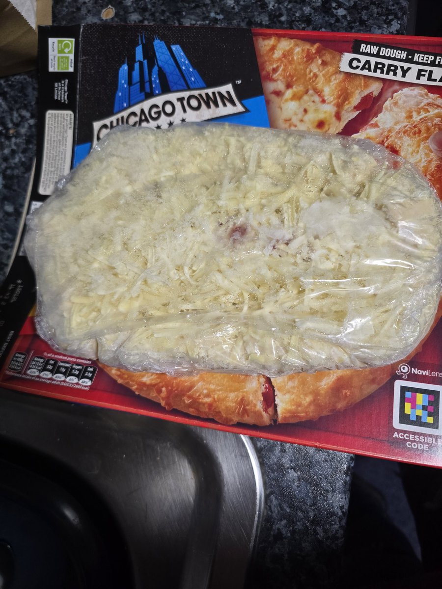 LorriMas's tweet photo. @chicagotown my pizza appears to be faulty!! https://t.co/ie1hzzdq2w