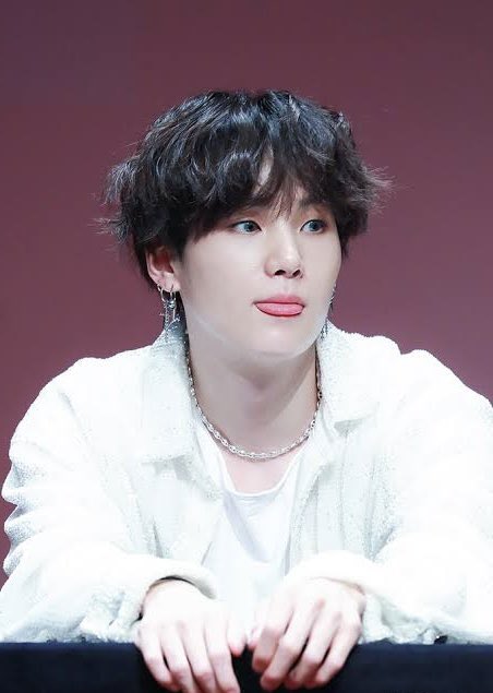 CuteBTSfiles's tweet photo. #yoongi #suga https://t.co/MY5hwSokAZ