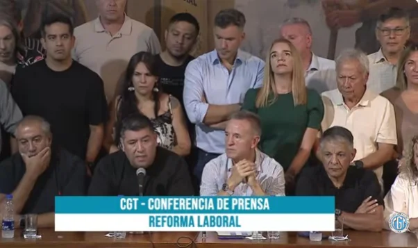 PARO NACIONAL 
La CGT confirmó un paro nacional de 24 horas cuando se trate la reforma laboral. “Va a estar parada la Argentina de una punta a la otra”, advirtieron.