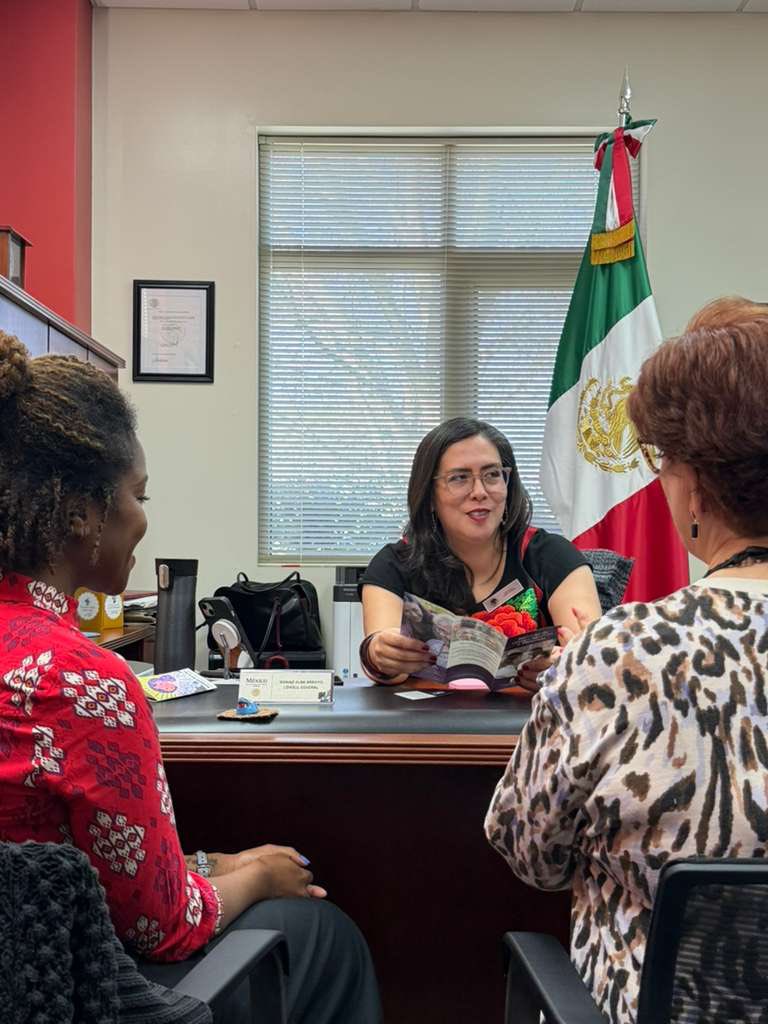 ConsulMexRlm's tweet photo. El Departamento de Seguridad Pública de Carolina del Norte sostuvo un encuentro para promover la denuncia de delitos y difundir el Programa de Compensación de Víctimas.

También se compartió información sobre preparación ante emergencias climáticas y apoyo que ofrece el Consulado https://t.co/ku8TrB3Ksp