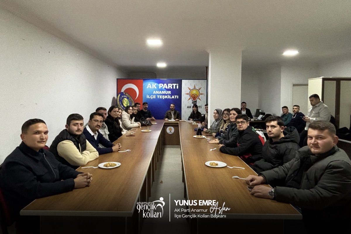 anamurakgenclik's tweet photo. İlçe Gençlik Kolları Başkanımız @yemreaslantr riyasetinde haftalık olağan toplantımızı gerçekleştirdik.

Ramazan ayı programlarımızı değerlendirip çalışma planımızı netleştirdik.

11 Ayın Sultanı Ramazan’ın şehrimize ve İslam âlemine hayırlı olmasını diliyoruz. 🌙 https://t.co/kkrhaEw7yd