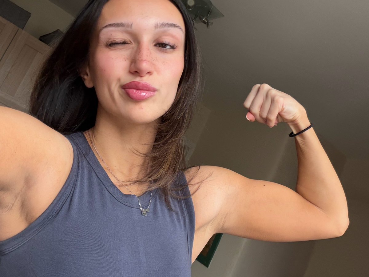mistressjules1's tweet photo. bet i’d beat you in an arm wrestle https://t.co/cYt3n037ga