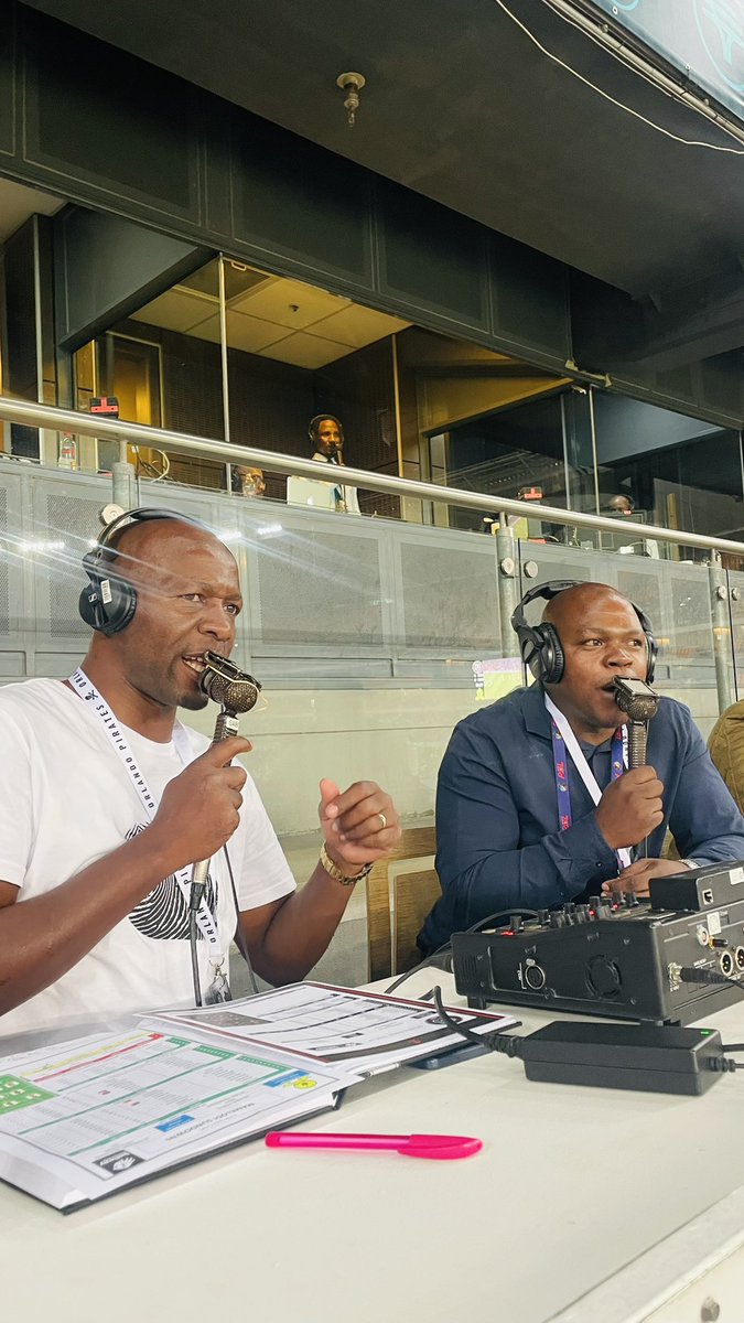 Munghana's tweet photo. [Emoyeni] @3DCommentator na Morgan Shibambu va ku tisela ntlangu wa #BetwayPremiership exikarhi ka @orlandopirates na @Masandawana. Hi amukela vonelo ra wena #makombandlela https://t.co/idWJLI3e7F