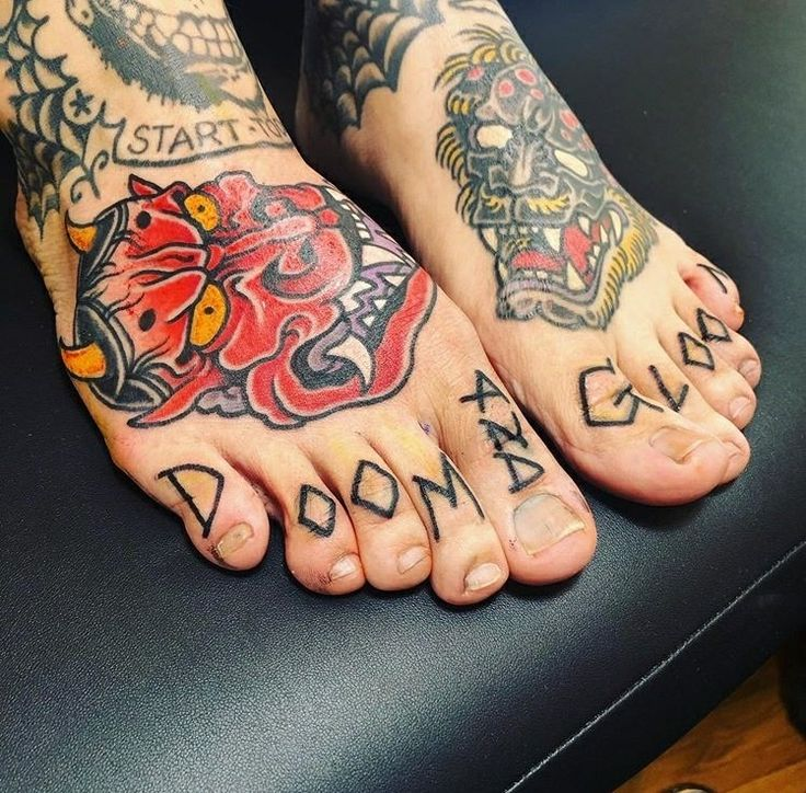 yyyyvs's tweet image. o tanto de gente acreditando no meu tweet da nova tatuagem do pé do frank iero me decepciona como q nunca viram essas fotos pprt