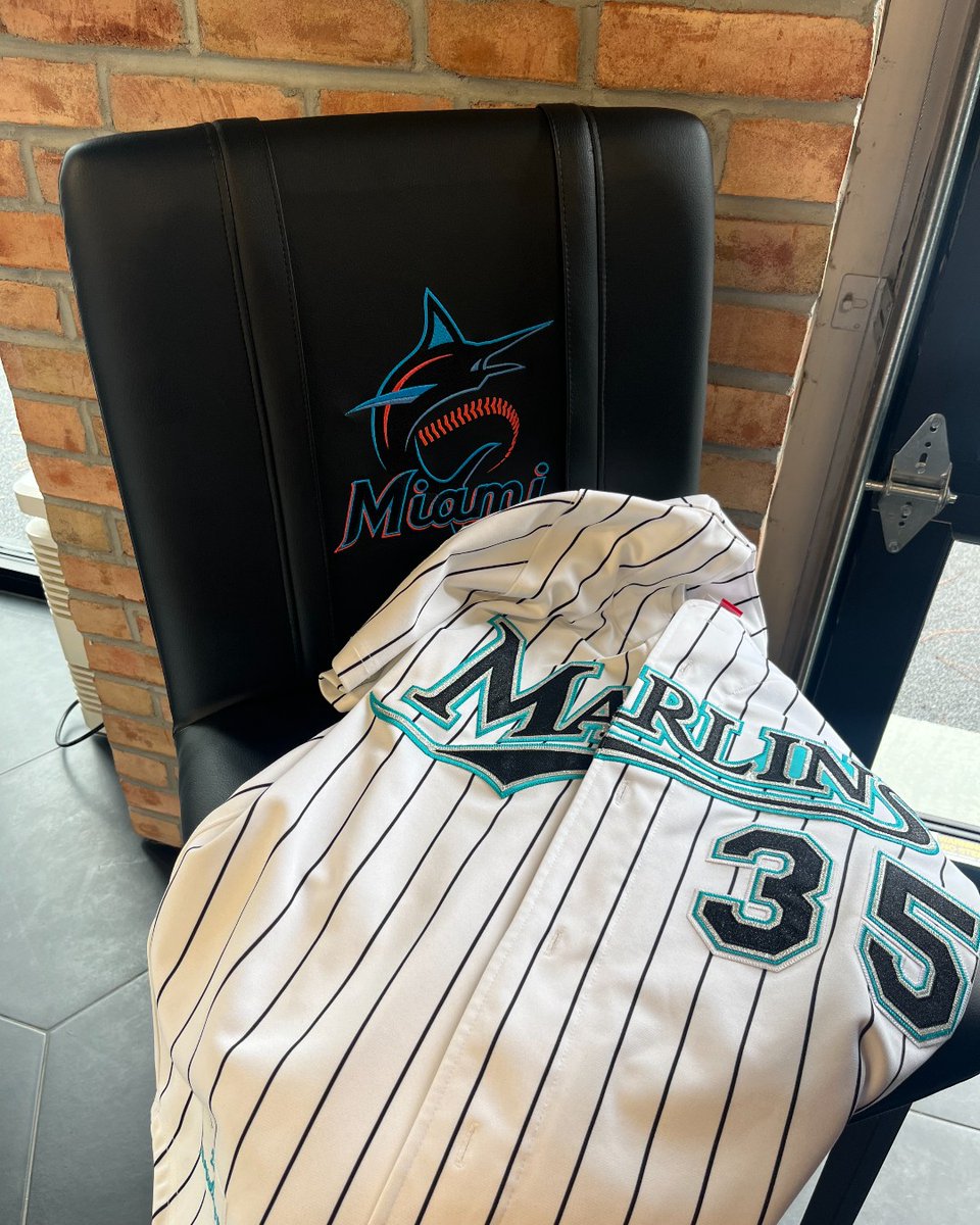 DreamSeat tweet media