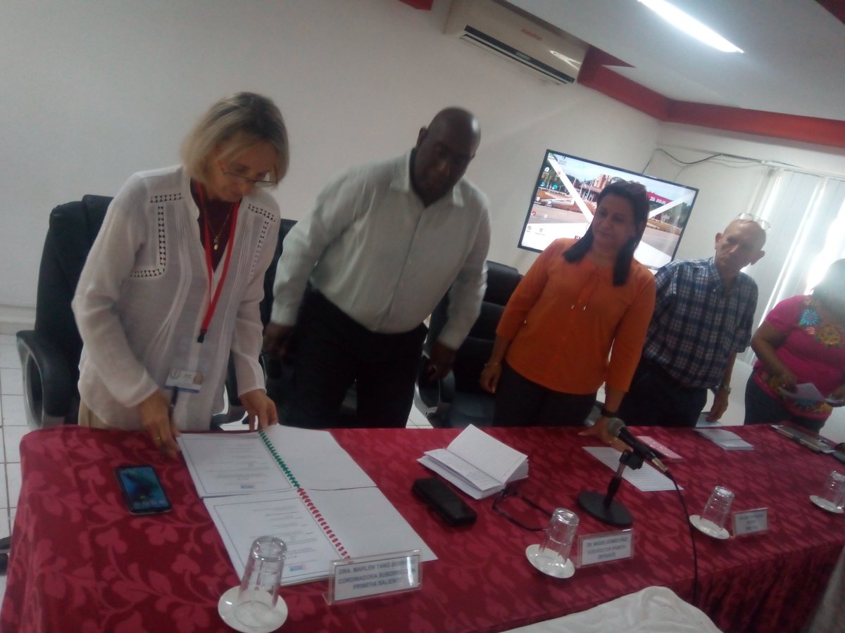 Con orgullo y compromiso se realizó en la mañana de hoy el Acto Oficial de Entrega del cargo de Subdirector Primero de la <a href="/Colaboracionqba/">Unidad Central de Cooperación Médica 🇨🇺</a> 🇨🇺.Estuvo presedido por la Dra.<a href="/GretzaP/">Gretza Sánchez Padrón</a> , directora de la institución y el Dr. Ricardo Bagaroti, Jefe del Dpto. Cuadros.#CubaCoopera
