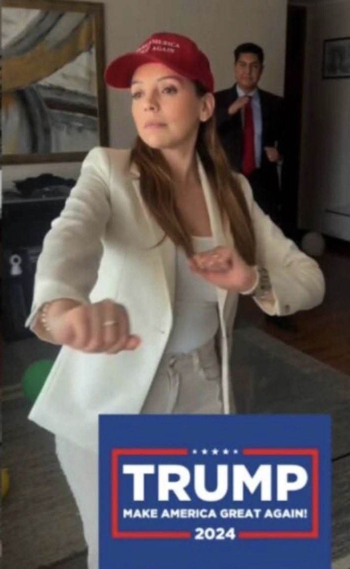 DosRunas's tweet image. La congresista colombiana Ángela María Vergara (Partido Conservador, Bolívar), conocida por su apoyo explícito a las políticas trumpistas incluidas las redadas masivas de ICE y grupos como “Latinas por Trump”, denuncia que su hijo Rafael Alfonso Vergara Vergara, de 22 años,