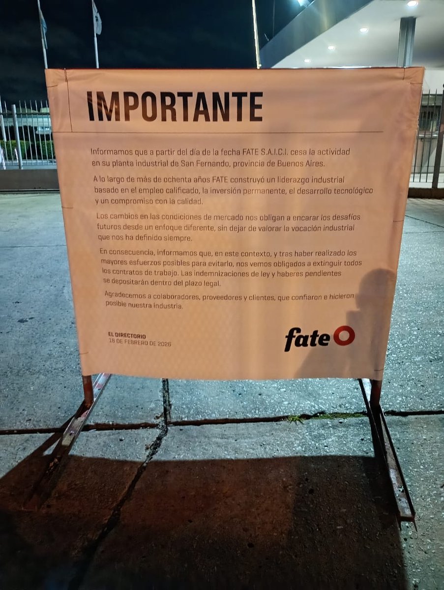 Dario_Melo_'s tweet photo. ❌️ I Casta era ser trabajador
920 personas despedidas en FATE, cierre total de la fábrica
NO cerró en la dictadura
Ni en los 90 Ni en 2001 
Ni en la pandemia
Cerro en el 2026 Con Milei.
Baja las persianas empresa bien Argentina, símbolo de la apertura indiscriminada.
Datos oficiales, a noviembre de 2025 se perdieron 300 mil empleos formales
SI a la Industria Nacional y al trabajo Digno 🇦🇷