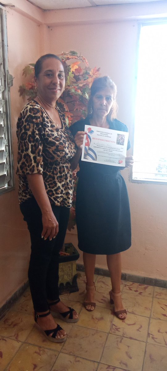 EducacionIJ's tweet photo. Cierra el Balance 2025 con reconocimientos a niveles educativos y departamentos por destacarse en el cumplimiento de los  "Indicadores y Procesos del sector Educacional."
@EducacionIJ .
@CubaMined .
@SentirPinero1 .
@EnaReyesTorre .
#PorUnaEducacionDeCalidad.
#Felicitaciones. https://t.co/XDWIQUJ8ku