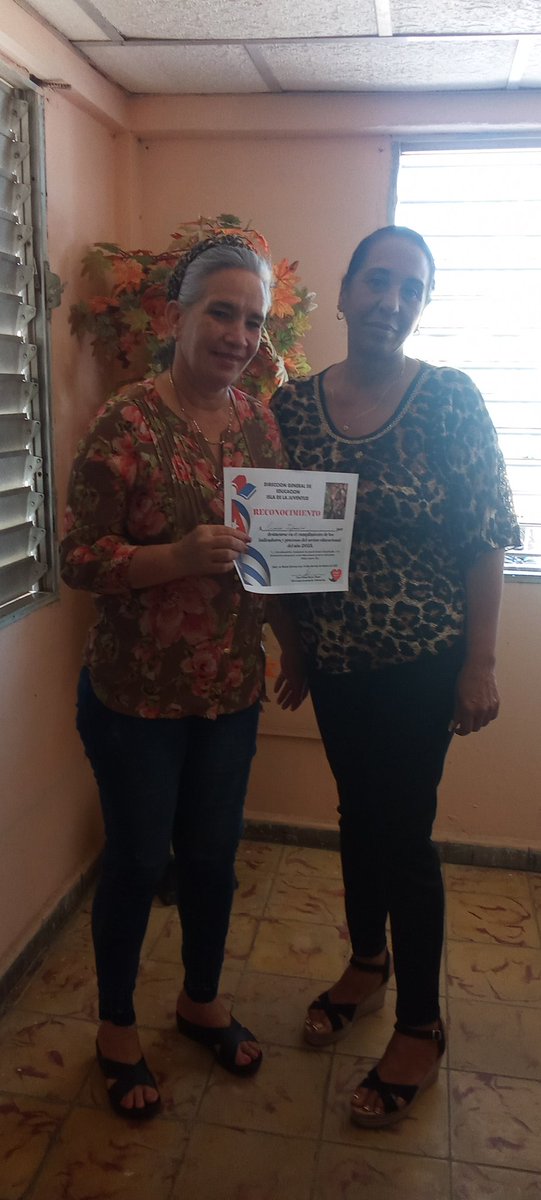 EducacionIJ's tweet photo. Cierra el Balance 2025 con reconocimientos a niveles educativos y departamentos por destacarse en el cumplimiento de los  "Indicadores y Procesos del sector Educacional."
@EducacionIJ .
@CubaMined .
@SentirPinero1 .
@EnaReyesTorre .
#PorUnaEducacionDeCalidad.
#Felicitaciones. https://t.co/XDWIQUJ8ku