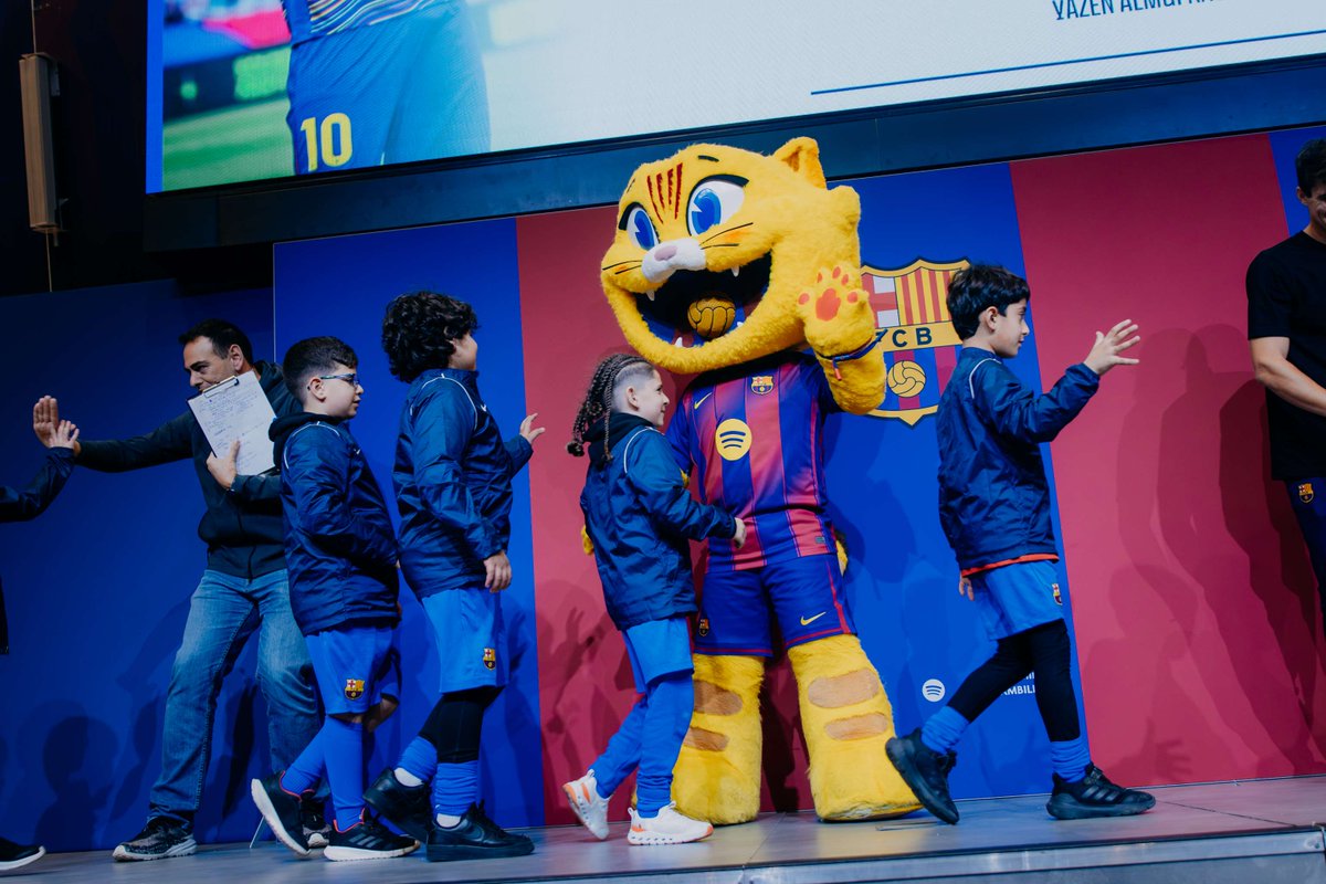 BarcaAcademy's tweet photo. 🔝🔝La Barça Academy Jordania ha viscut per 3a temporada consecutiva l’experiència del clínic a Barcelona amb CAT com a convidat especial.

👏👏Gran experiencia la vivida por los jugadores de la BA Jordania durante el clínic en Barcelona. Nos vemos de nuevo el año que viene!!🔵🔴 https://t.co/cqLD1ADqdn