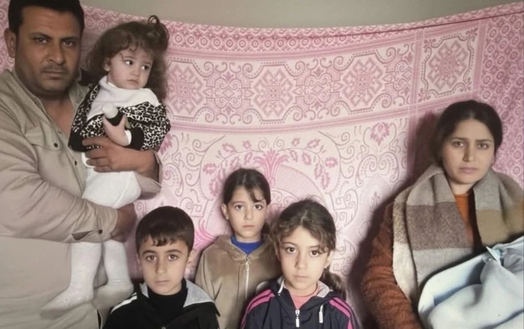 Göç yolunda dehşet: Kobanili 7 kişilik aile kaçırıldı, işkence videoları gönderildi

🔴Kobani’den Lübnan’a geçmeye çalışan 7 kişilik Kürt aile, Suriye’nin Humus bölgesinde silahlı bir grup tarafından kaçırıldı.

 Aileyi rehin tutan grup, serbest bırakılmaları karşılığında 35 bin