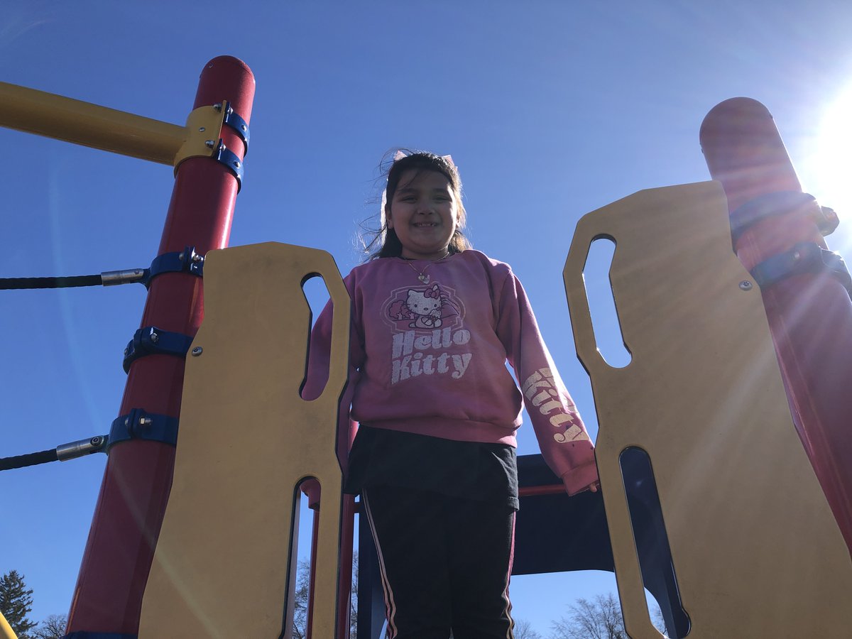 Spring Fever has hit Edgebrook! These first graders are enjoying a warm recess today. #ebroadrunners #d15rocks